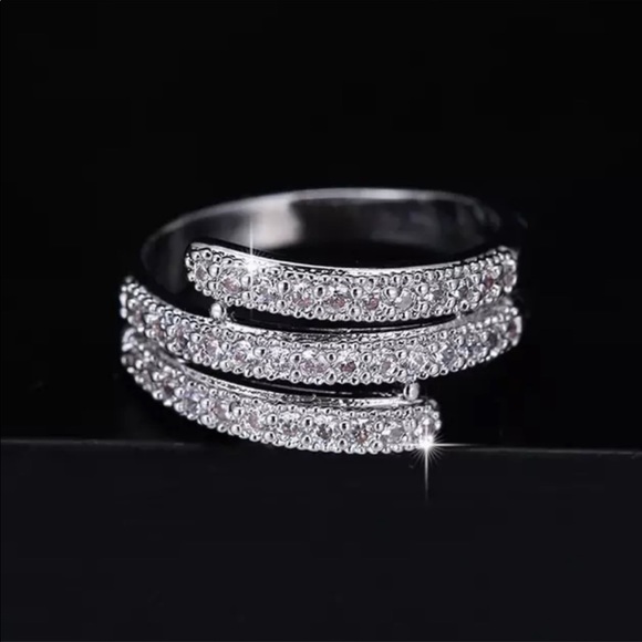 925 STERLING SILVER RING, CUTE RING, SHINY RING. - Picture 4 of 5